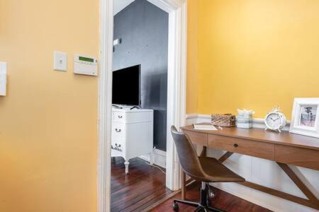 Apartment Downstairs 2 Bedroom Apt- Pet Friendly- Walking Distance To & Shops *